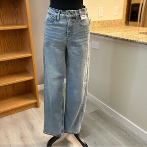 NWT Old Navy Sky-Hi Wide Leg Light Wash Jeans in size 0